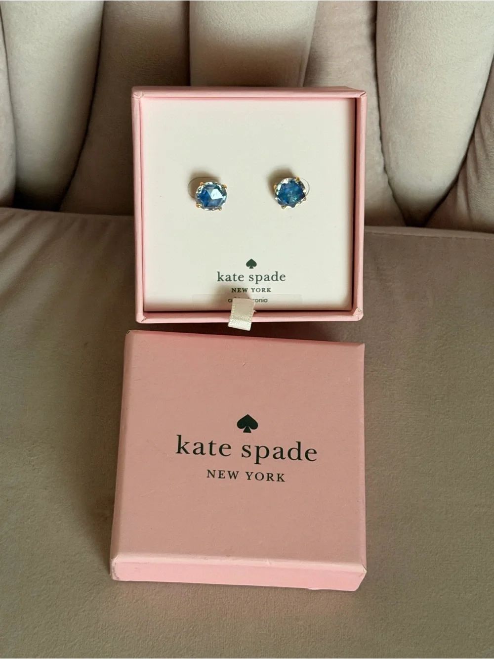 NWT Kate Spade Bright Ideas Sapphire Blue Crystal CZ Gold Tone Stud Earrings